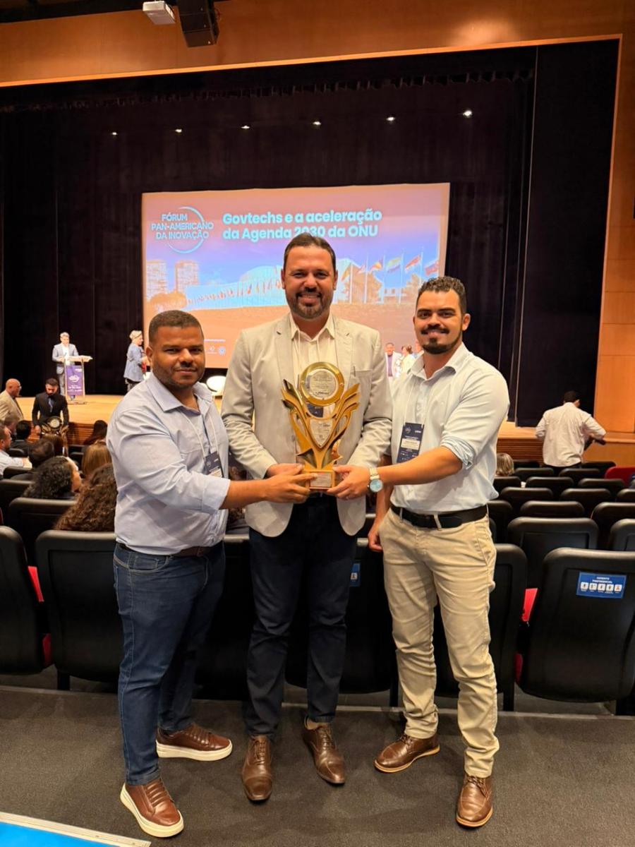 Arinos recebe prêmio por inovação em gestão de riscos